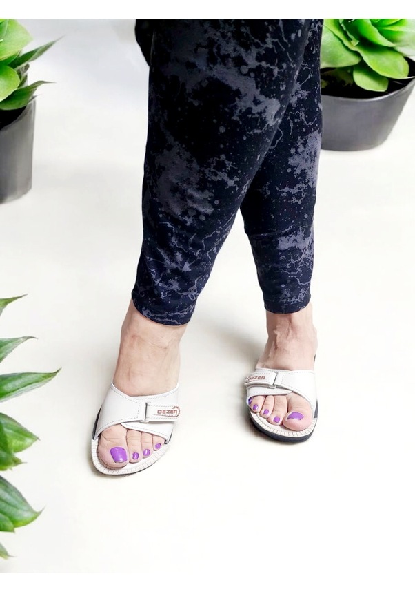 Resim Rahat Ve Yumuşak Taban Cırtlı Ayarlanabilir Ev Ve Dışarı Terliği Ekru 