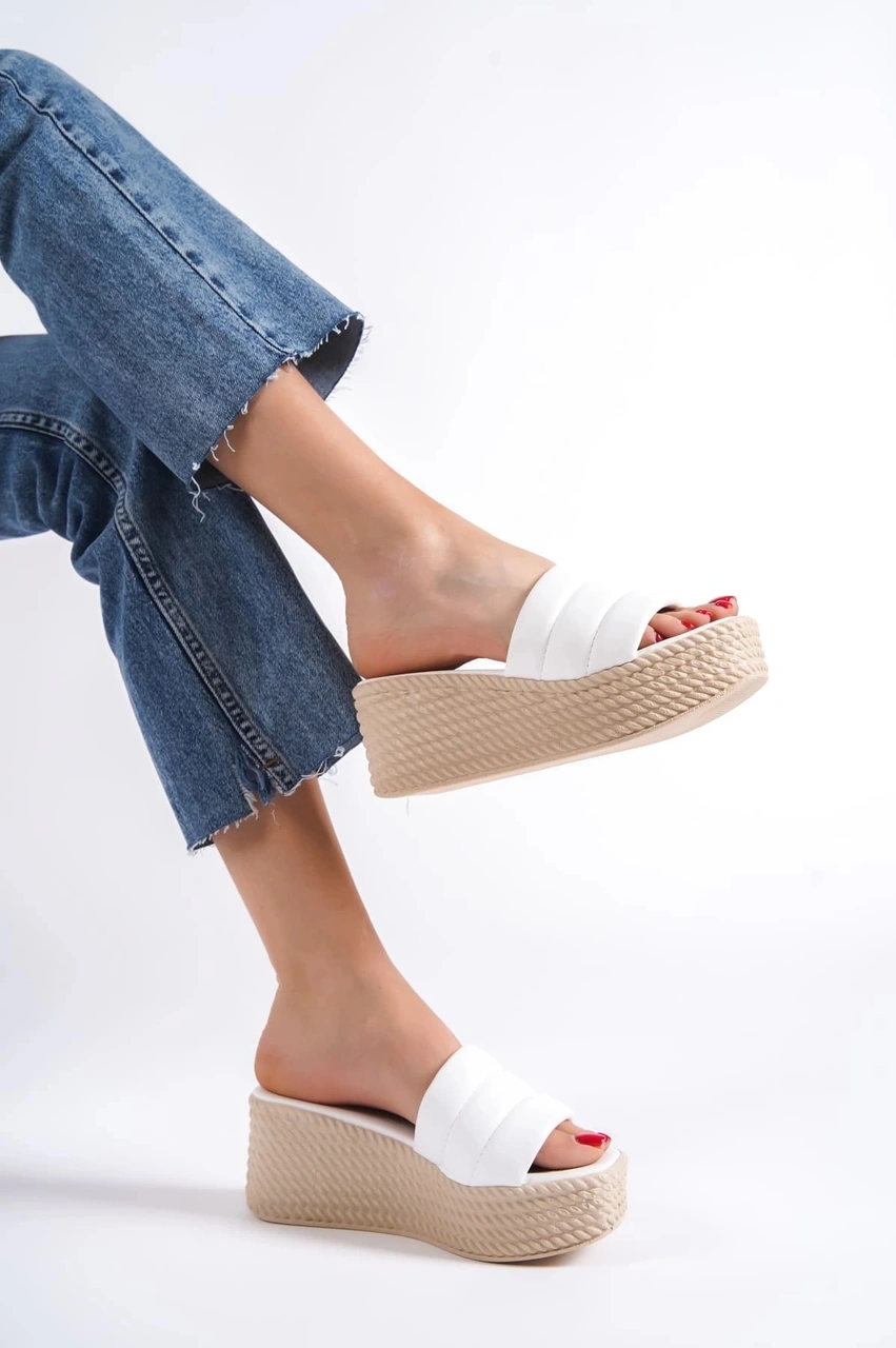 Resim Reına Dolgu Topuklu Ortopedik Taban Hasır Görünümlü Kadın Terlik Ckt - Beyaz Beyaz 