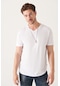 Avva Erkek Beyaz Ultrasoft V Yaka Düz Standart Fit Normal Kesim Modal T-Shirt B001173