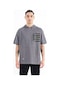 Koyu Gri Kapüşonlu Baskılı Kanguru Cepli Oversize Erkek T-shirt - 88196 Koyu Gri