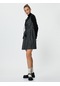 Koton Jile Kışlık Elbise Mini Kolsuz Rahat Kesim Önden Bağlama Detaylı Siyah Desenli 4wal80015ıw 4WAL80015IW03U