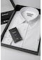 Erkek Beyaz Klasik Yaka Kolay Ütülenebilir Pamuklu Slim Fit Özel Kutulu Gömlek/20 Ml Black Parfüm A41y2236