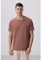 Kahverengi Yüzeyi Dokulu Rahat Form Basic Erkek T-shirt - 88436 Kahverengi