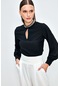 Sateen Yaka Aksesuarlı Bluz - Siyah-133815