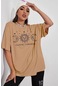 Kadın Camel Oversize Celestial Sun Moon Baskılı T-Shirt - K2113