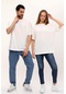 Unisex Beyaz Oversize Bol Kalıp T-shirt Çift Kombini Tavsiyesi