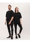 Unisex Siyah Oversize Bol Kalıp T-shirt Çift Kombini Tavsiyesi