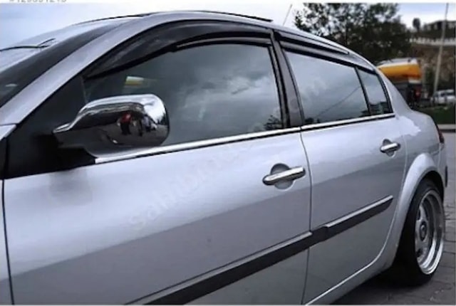 Renault Megane 2 Sedan Cam Rüzgarlığı Parlak Siyah