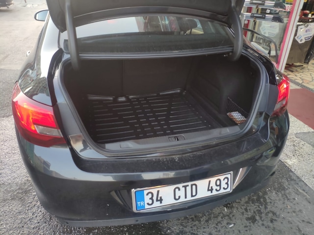 Opel Astra J Sedan Kasa Bagaj Havuzu