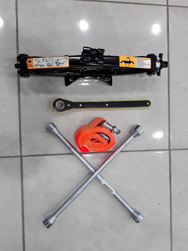 Oto Kriko Bijon Anahtarı ve Çekme Halatı