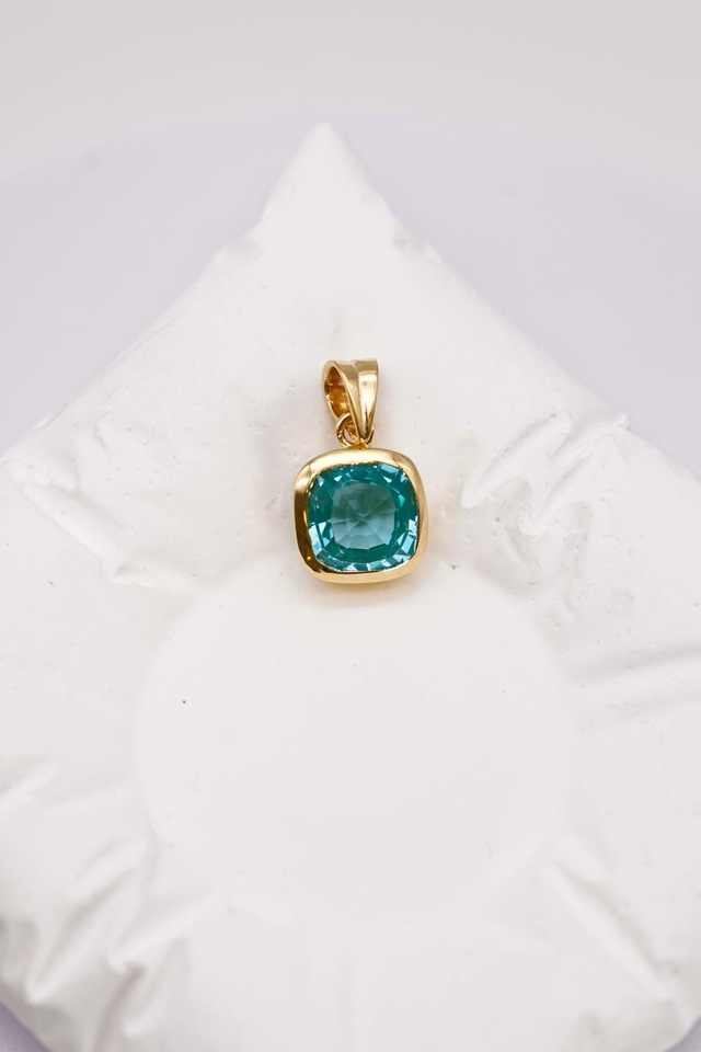 Mavi Topaz Taşlı 14 Ayar Altın Kolye Ucu Modern Detaylarıyla Işıltılı Ve Göz Alıcı-7664