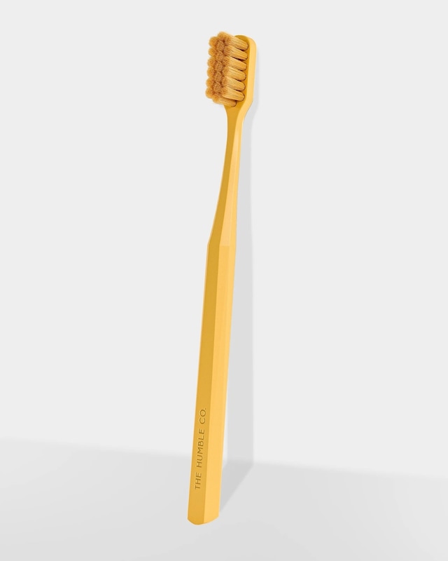 The Humble Co. Brush 7.000 Kıl İçeren Bitki Bazlı Yeyişkin Diş Fırçası Sarı