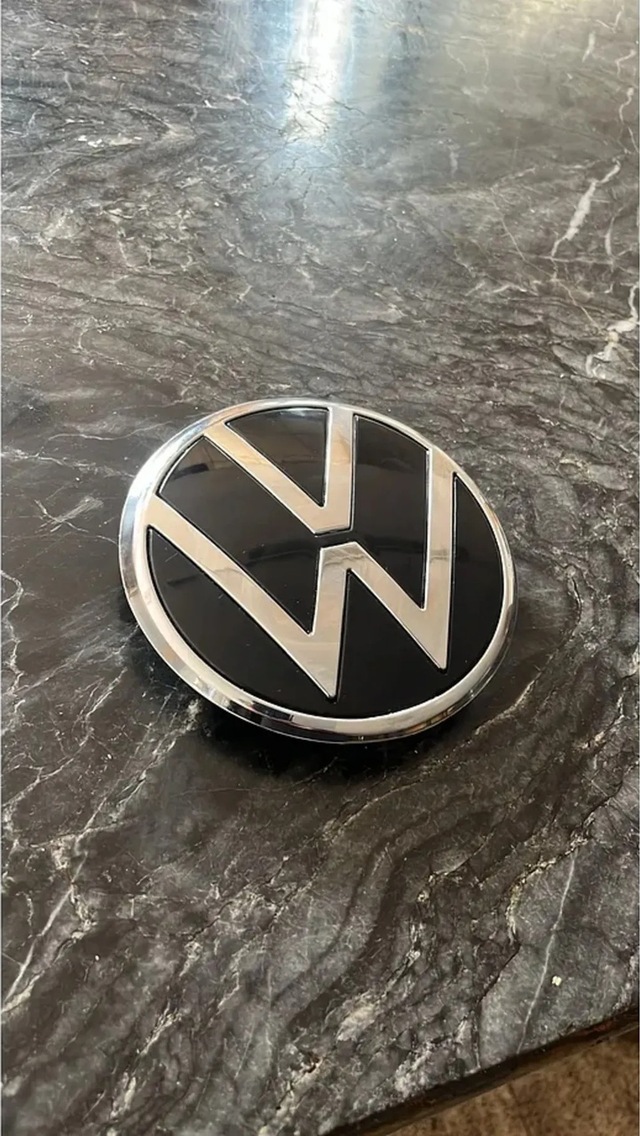 Vw Passat B8.5 2019-2023 Ön Panjur Arması Klipsli Piano Black Logo 5h0 853 601 D