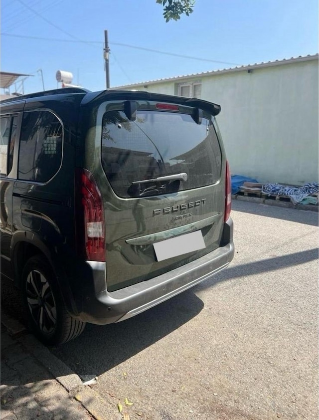 Peugeot Rifter Astarlı Yarasa Spoiler