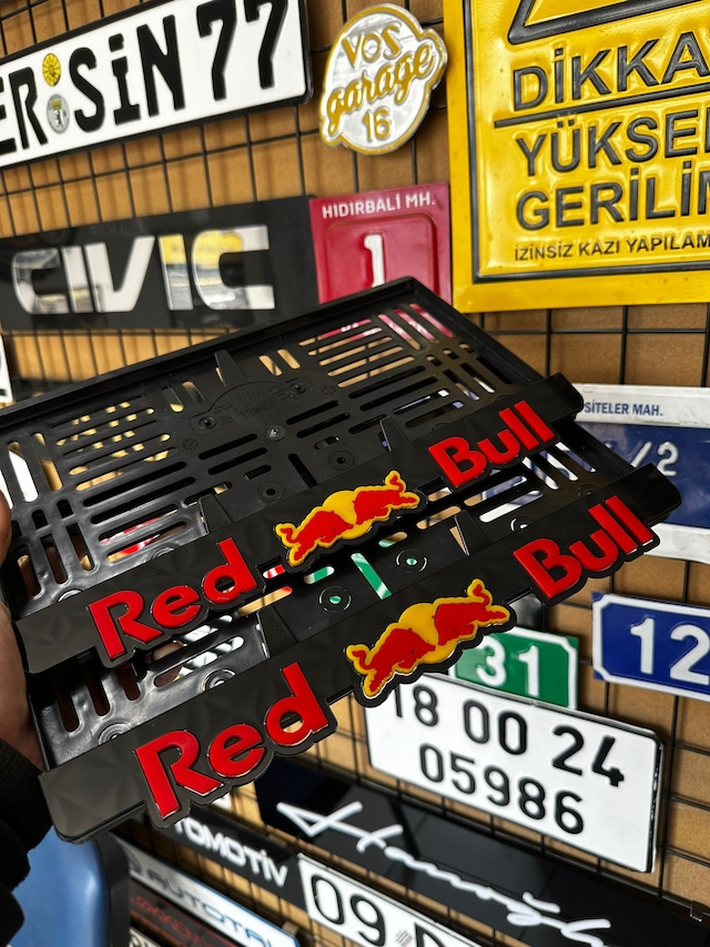 Redbull Plakalık, Motor Plakalık