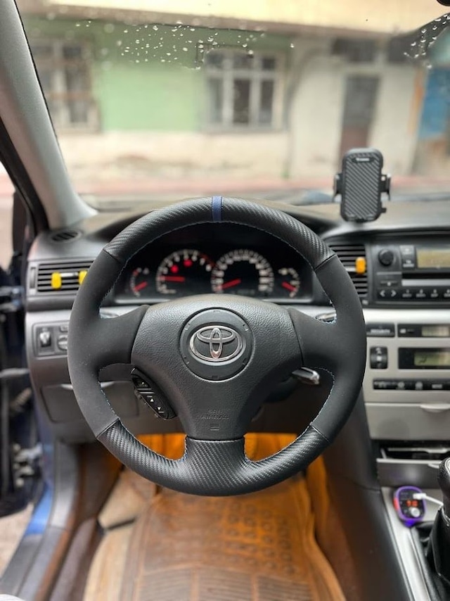 Toyota Corolla 2002-2008 Araca Özel Direksiyon Kılıfı Nubuk Karb