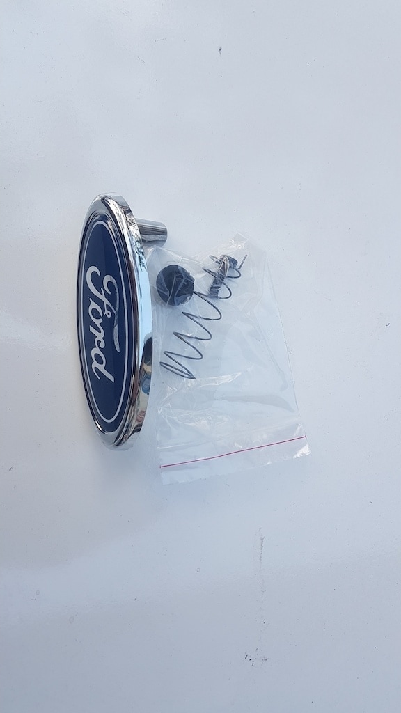 Ford Focus 1(1998-2005) Ön Panjur Ford Arması/Yazısı