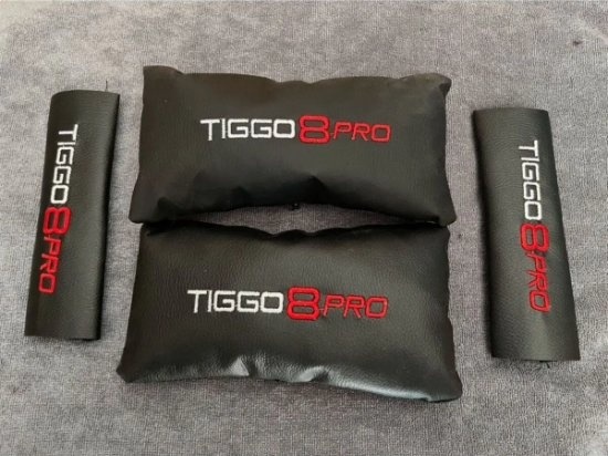 Chery Tiggo 8 Pro Nakışlı 2 Adet Deri Boyun Yastığı Ve 2 Adet Kemer Pedi Siyah & Kırmızı