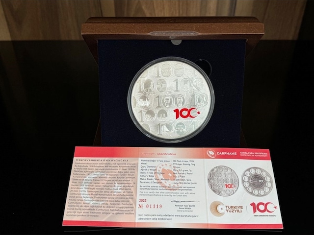 Türkiye Cumhuriyeti'nin 100.yılı Gümüş Hatıra Parası Ve Özel Ahşap Kutusu