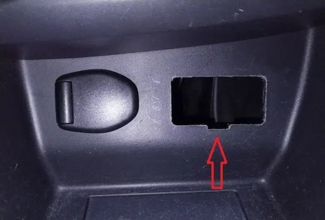 Renault Clio 4 IV Captur Aksesuar Priz Kapağı 253350004R - 253350003R- Renault Mais 253350004R - 253350003R