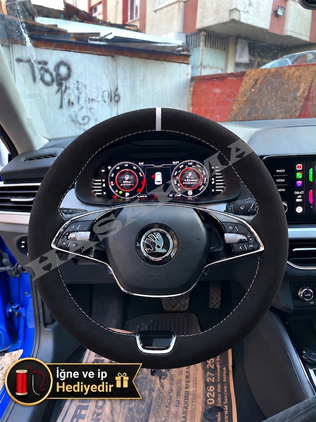 Skoda Scala Dikme Direksiyon Kılıfı Full Alcantara Süet Beyaz Yüzük Ve Beyaz Dikiş 2019-2024