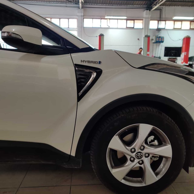 Toyota Chr Ön Çamurluk Izgarası Plastiği Siyah Krom