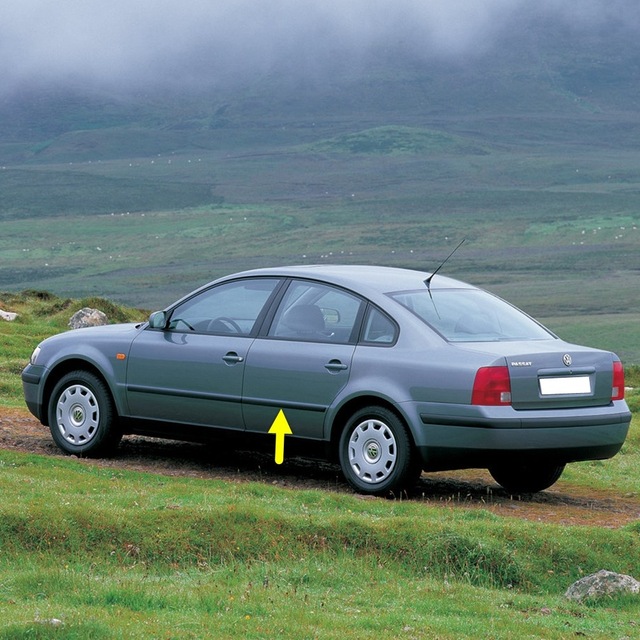 VW Passat B5 1997-00 Sol Arka Kapı Çıtası Siyah Plastik 3B0853753