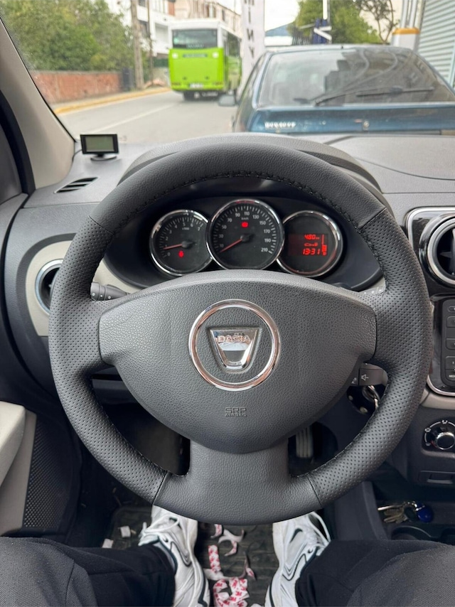 Dacia Stepway Kaplama Deri Direksiyon Kılıfı Siyah