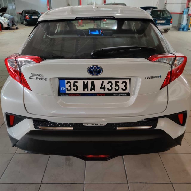Toyota Chr Arka Tampon Üst Kaplama Koruma Plastiği