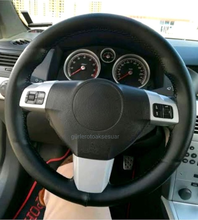 Opel Astra H Uyumlu Dikmeli Direksiyon Kılıfı Kokusuz Terletmez Soft Siyah Ipli 38 10.5cm