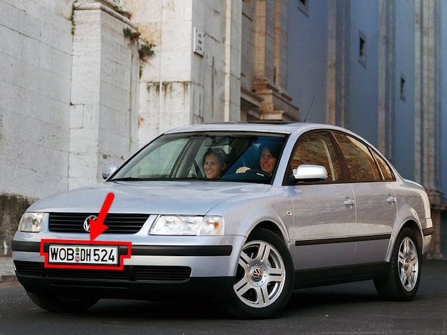 VW Passat B5 97-00 Ön Tampon Orta Plakalık Altı Plastik 3B0807719