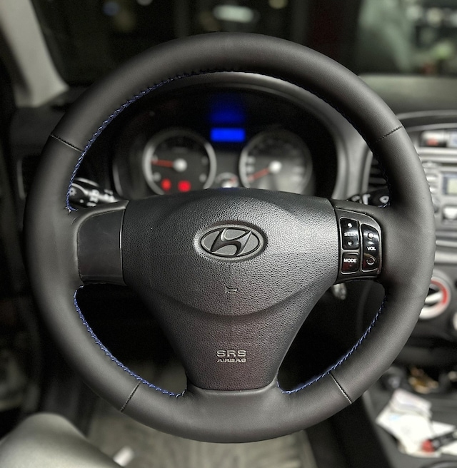 Hyundai Accent Era Araca Özel Direksiyon Kılıfı Napa Deri Mavi Dikişli Siyah