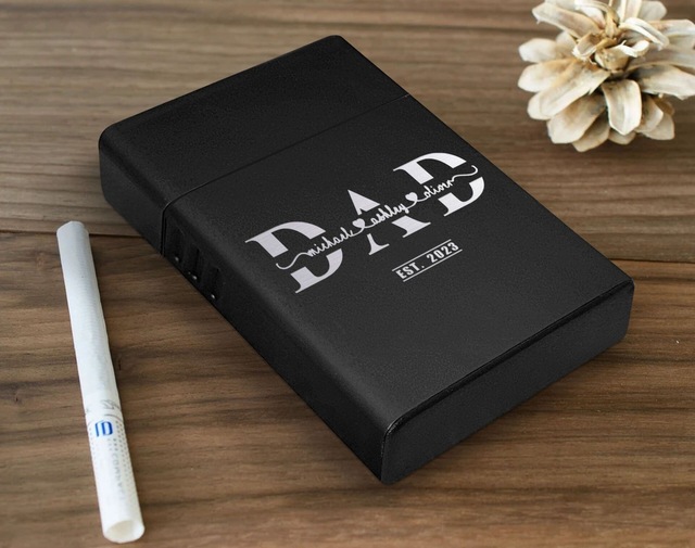 Bk Gift Kişiye Özel İsimli Tarihli Tasarımlı Siyah Metal Sigara Tabakası