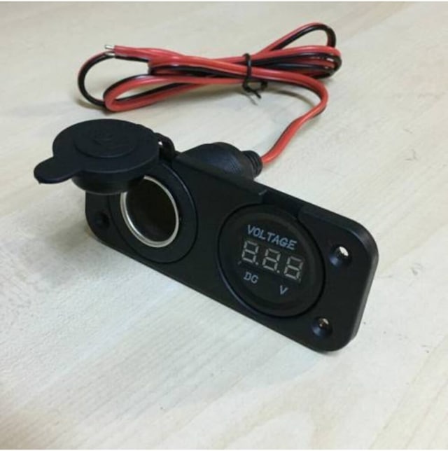 12 Volt Araç Voltaj Ölçer + Dişi Çakmak Soket Montalı Vidalı Tip N11.100