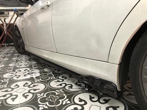 Bmw E90 Marşpiyel Lipi Flaplı Parlak Siyah