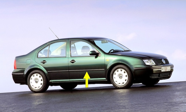 VW Bora 1999-2005 Sağ Ön Kapı Çıtası Siyah Plastik 1J4853516F