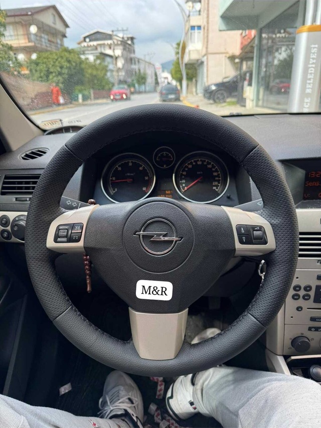 Astra H Kasa Model Kaplama Deri Direksiyon Kılıfı Siyah