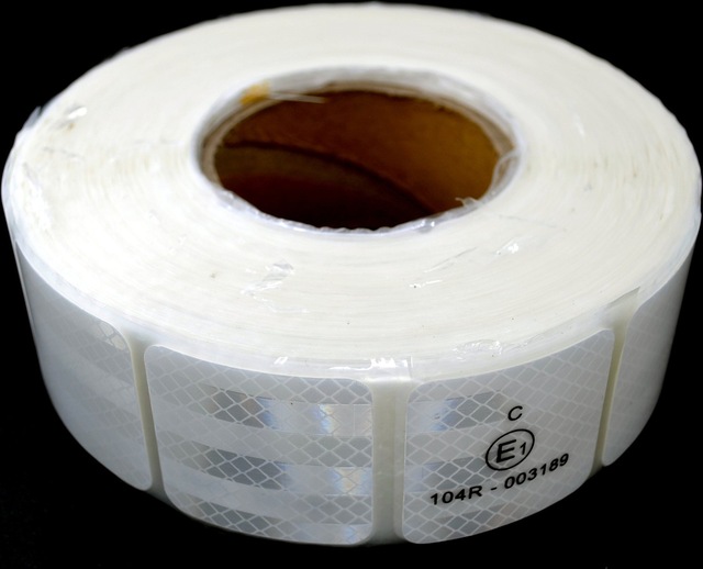 45 Metre Kesikli Parçalı Beyaz Reflektif Bant 5cmx5cm Etiket