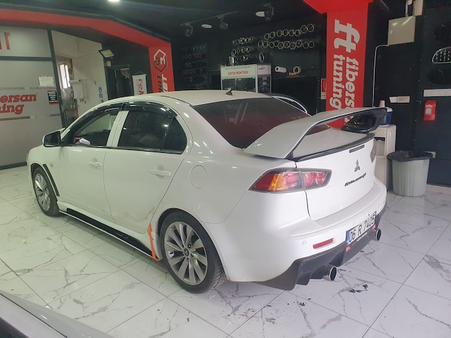 mitsubishi lancer spoiler ----fibersan tuning