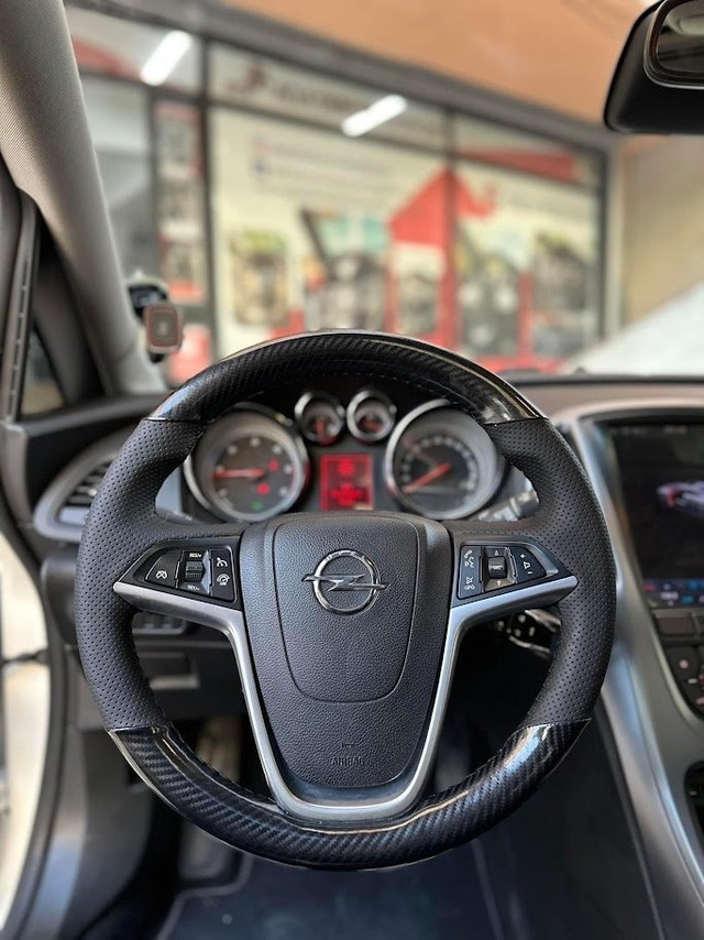 Opel İnsignia Uyumlu Araca Özel Dikmeli Direksiyon Kılıfı 5d Kri