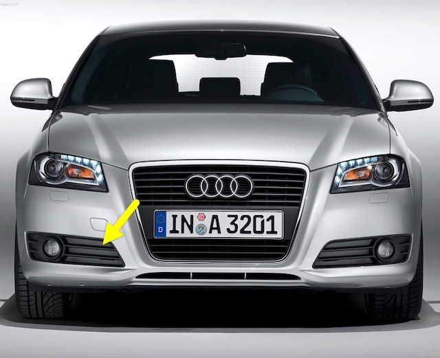 Audi A3 2009-2012 Ön Tampon Sağ Sis Çerçevesi Kapağı 8P0807682E