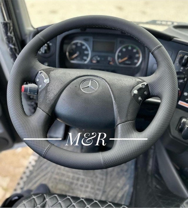 Mercedes Axor Araca Özel Kaplama Deri Direksiyon Kılıfı Siyah
