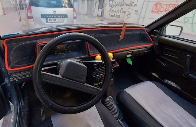 1990+ Modellerine Uygun Lada Samara Torpido Koruma Halısı Siyah Kenar Renk Kırmızı