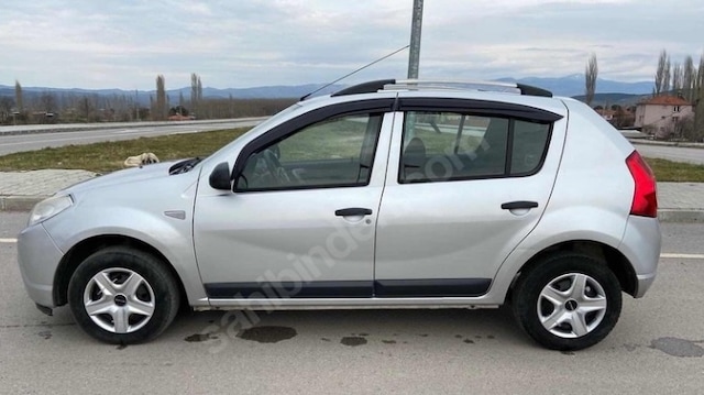Dacia Sandero Mugen Cam Rüzgarlığı 2008-2012 Arası Uyumlu