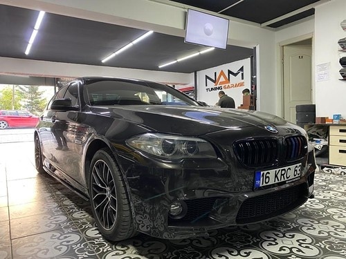 Bmw F10 Marşpiyel Lipi Alt Bıçak Parlak Siyah