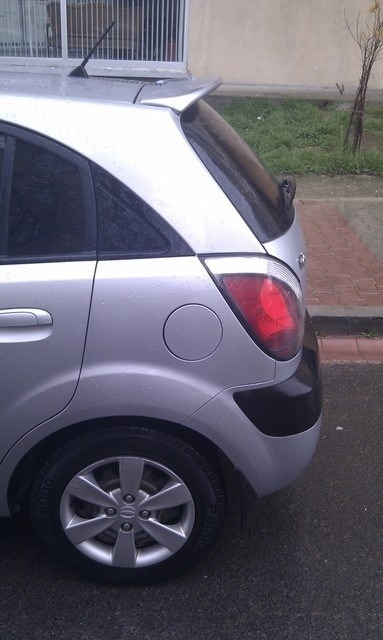 Kia Rio Mk2 Cam Üstü Spoyler 2005 2011 Parlak Siyah İthal Plastik