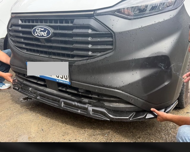 Ford Custom 2025 Ön Lip Parlak Siyah