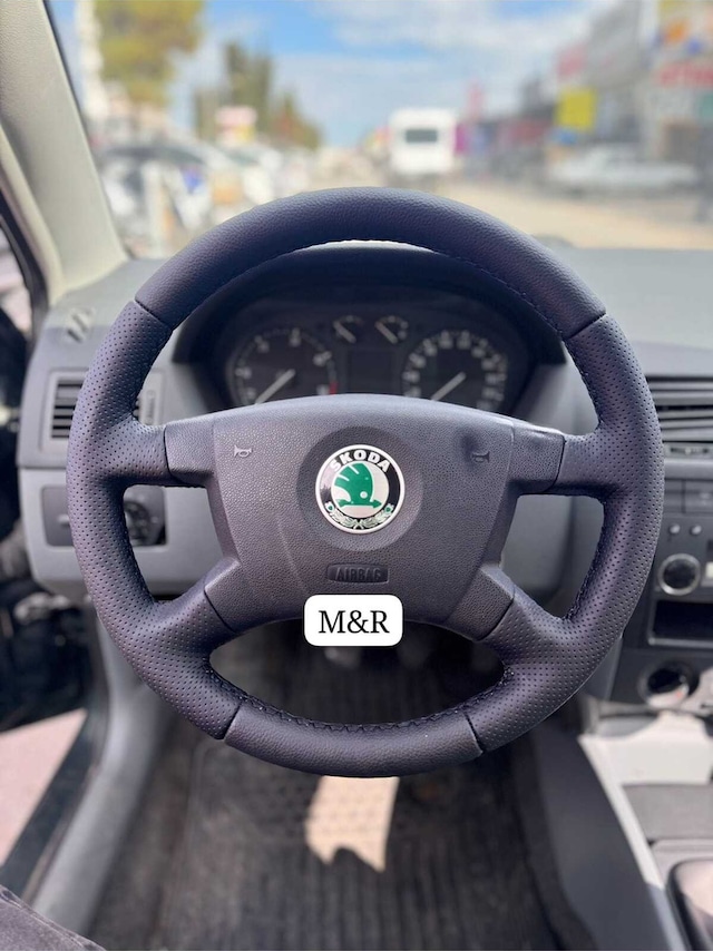 Skoda Fabia 4 Kol Kaplama Deri Direksiyon Kılıfı Siyah