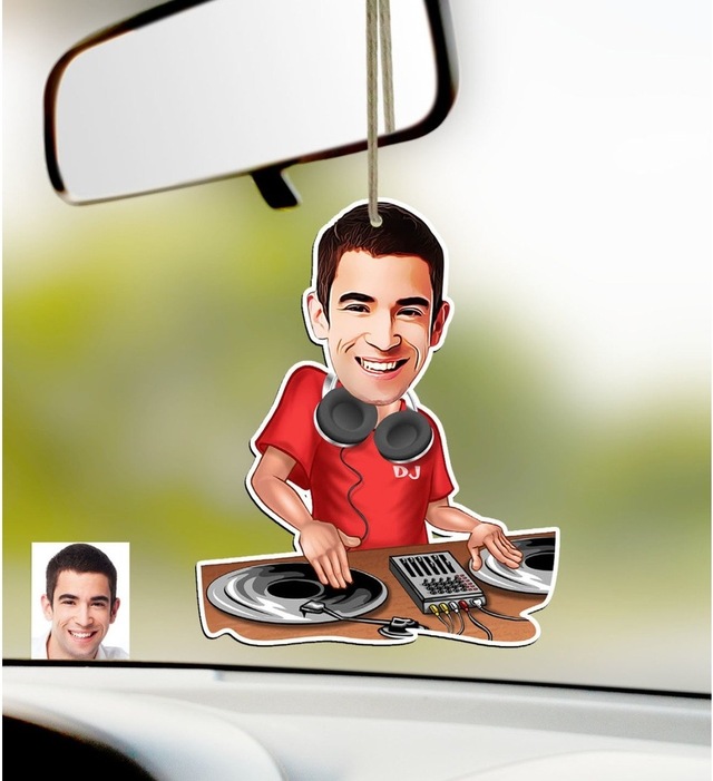 Kişiye Özel Bay Dj Karikatürlü Ahşap Araba Dikiz Ayna Süsü