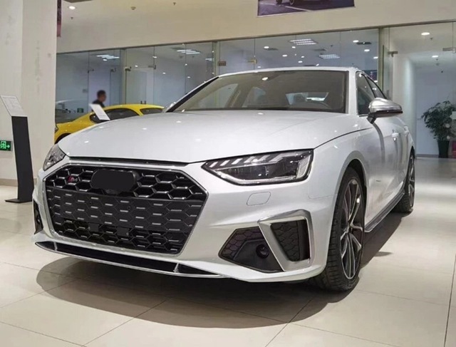 Audi A4 Panjur S4 Model B9.5 Kasa Uyumlu 2020-2023 Arası Modeller Gri